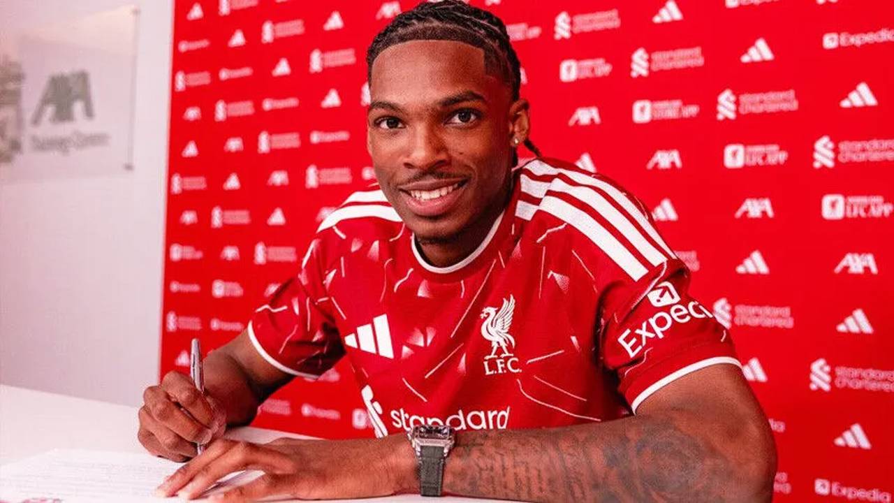 ليفربول يكمل التعاقد مع المدافع جيريمي جاكيه
